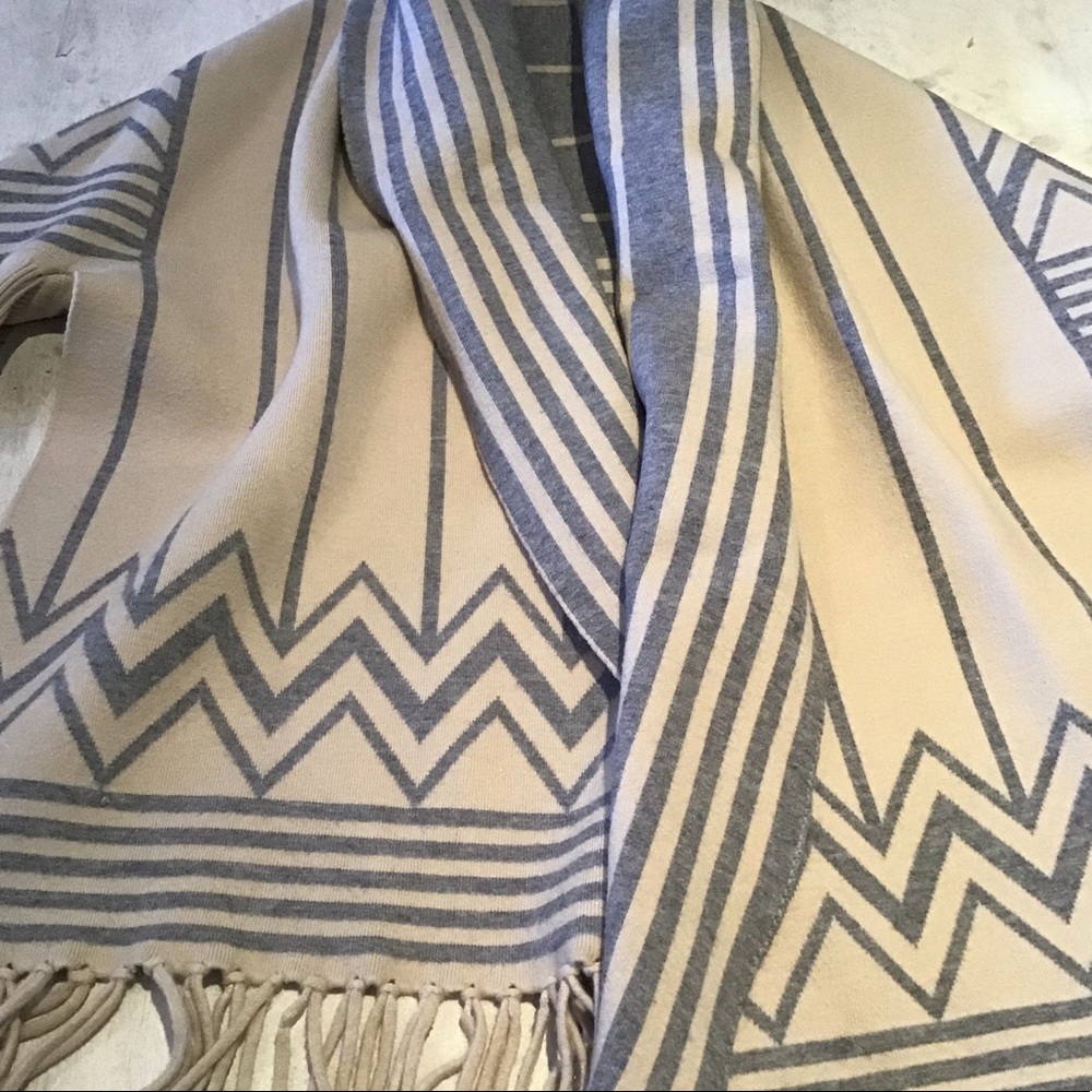 BCBG Poncho - Picture 7 of 13
